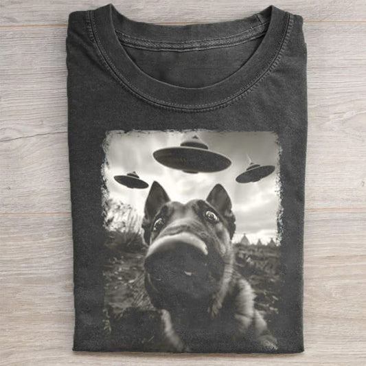 German Shepherd Dog UFO Alien Extraterrestrial Selfie T-Shirt - heygraff
