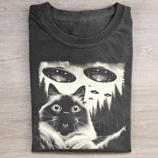 Ragdoll Cat Taking Selfie with UFOs Funny T-Shirt