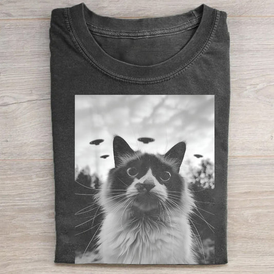 Ragdoll Cat Taking Selfie with UFOs Funny T-Shirt