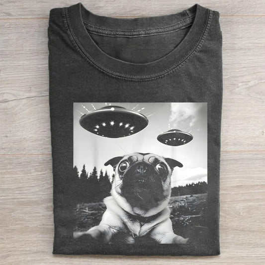 Pug Taking Selfie with UFOs Funny Unisex Shirt