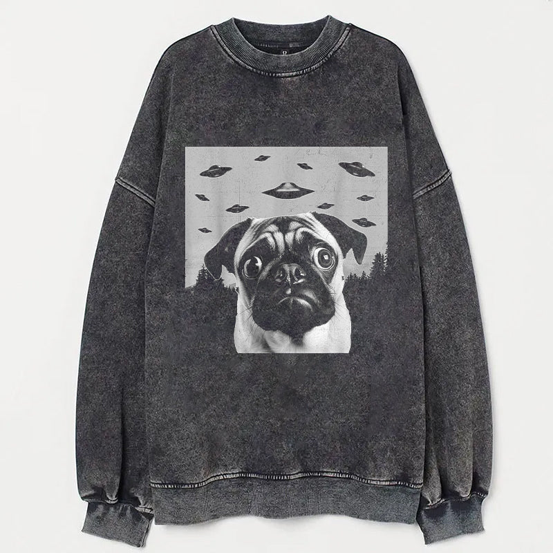 Pug Taking Selfie with UFOs Funny T-Shirt