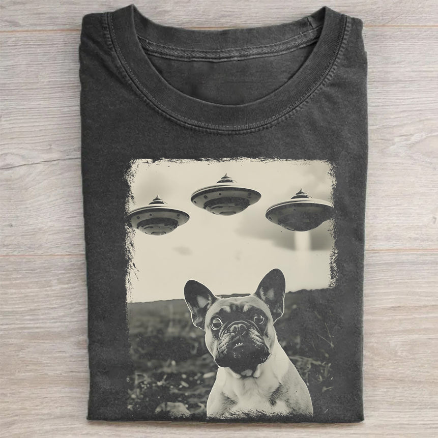 French Bulldog Taking Selfie with UFOs Funny T-Shirt - heygraff