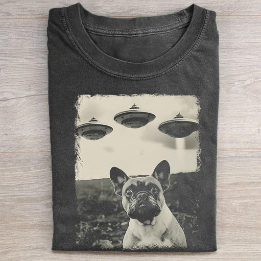French Bulldog Taking Selfie with UFOs Funny T-Shirt - heygraff