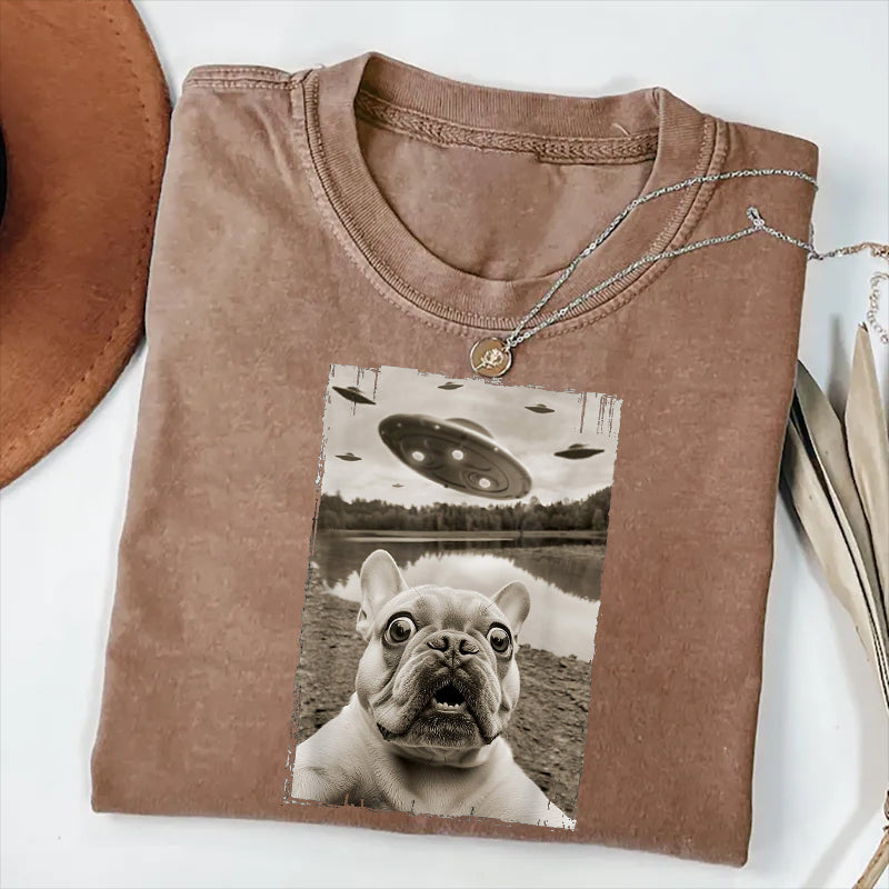 French Bulldog Taking Selfie with UFOs Funny T-Shirt