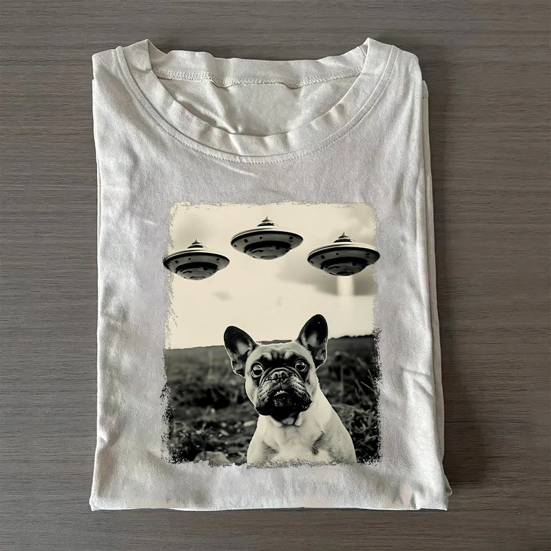 French Bulldog Taking Selfie with UFOs Funny T-Shirt