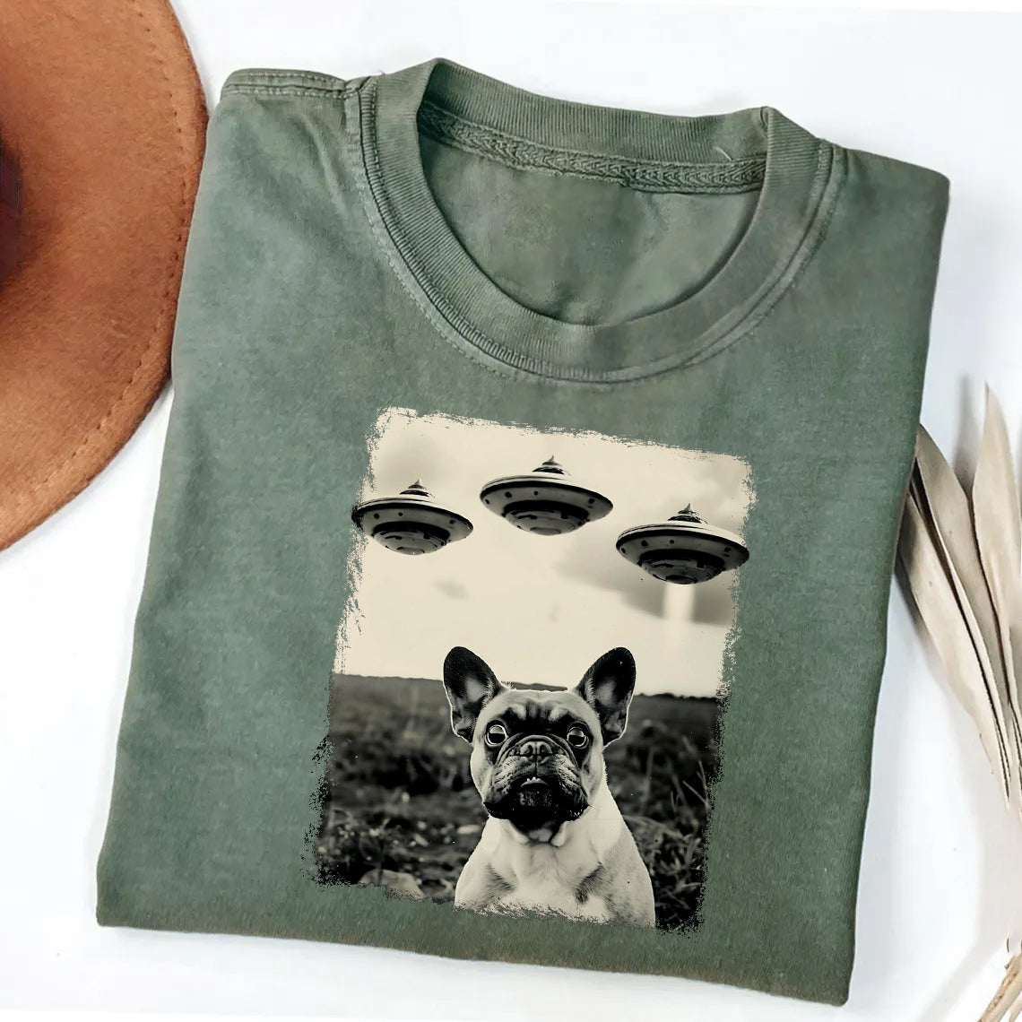 French Bulldog Taking Selfie with UFOs Funny T-Shirt