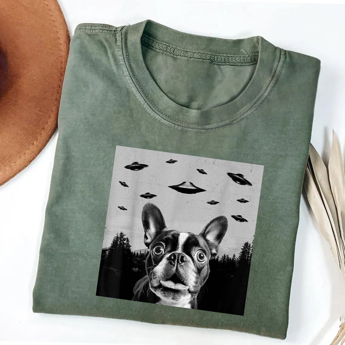 Frenchton Dog Taking Selfie with UFOs Funny T-Shirt