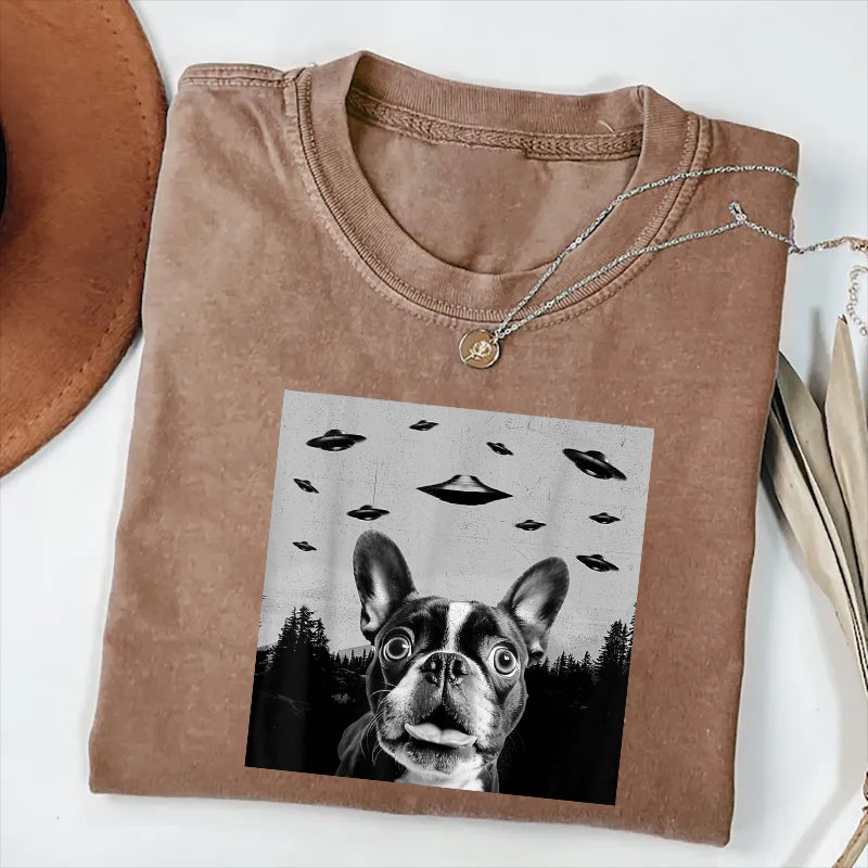 Frenchton Dog Taking Selfie with UFOs Funny T-Shirt