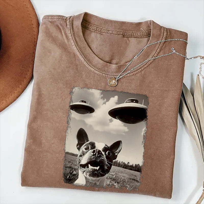Boston Terrier Dog Taking Selfie with UFOs Funny T-Shirt