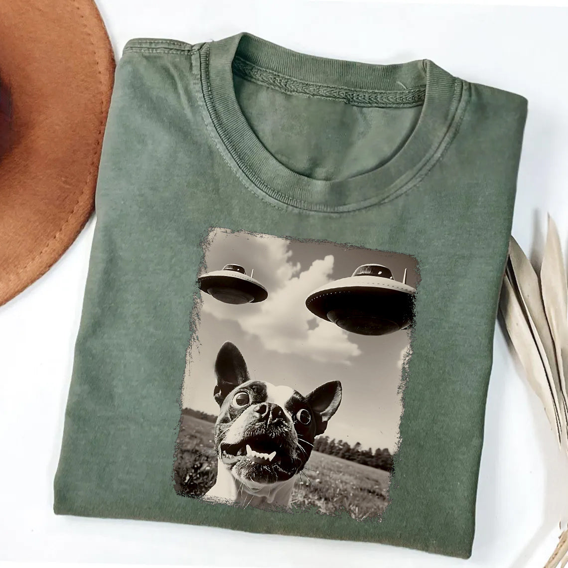 Boston Terrier Dog Taking Selfie with UFOs Funny T-Shirt