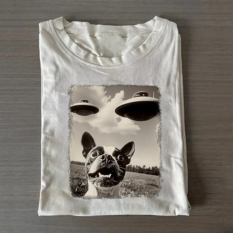 Boston Terrier Dog Taking Selfie with UFOs Funny T-Shirt