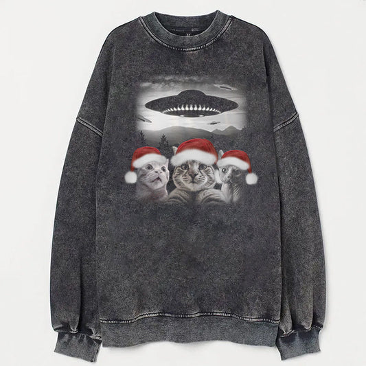 Christmas Cat Selfle With UFO Art Acid Wash Sweatshirt - heygraff