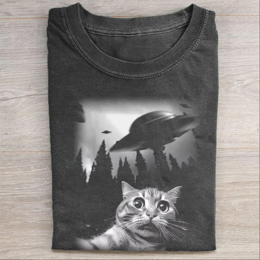 Cat-selfie-with-UFO-washed cotton T-shirt - heygraff