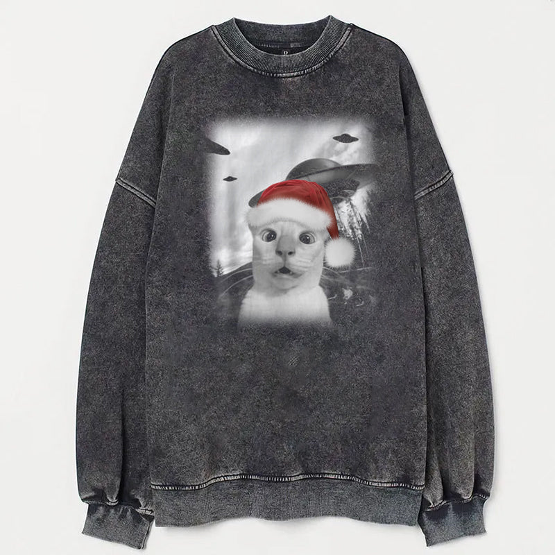 Christmas Cat Selfle With UFO Art Acid Wash Sweatshirt - heygraff